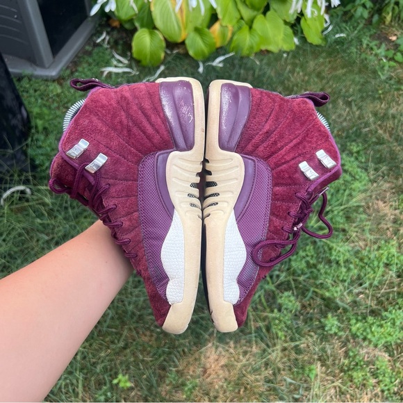 Women’s Nike Air Jordan 12 Bordeaux Shoes Sneakers Comfort 153265-617 Size 6 - Picture 4 of 7